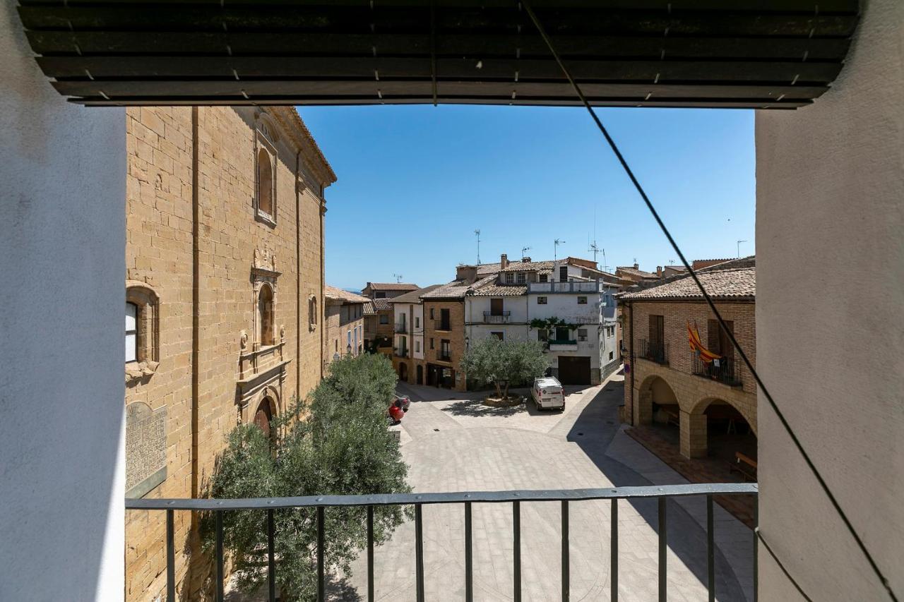 Apartamentos Vino Tinto Adahuesca Bagian luar foto
