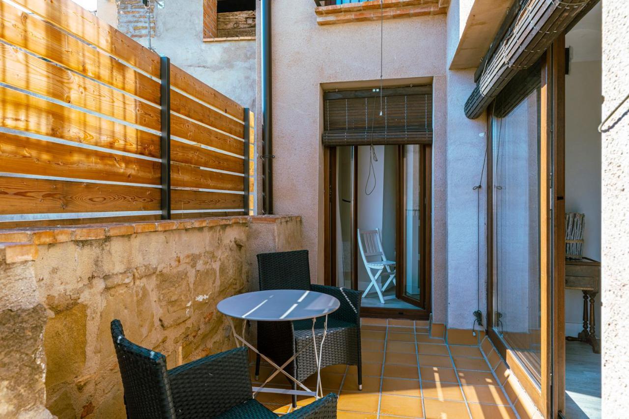 Apartamentos Vino Tinto Adahuesca Bagian luar foto