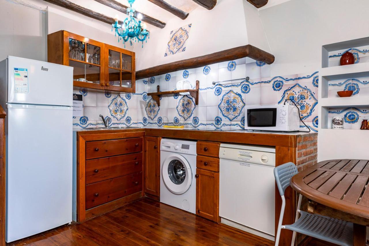 Apartamentos Vino Tinto Adahuesca Bagian luar foto