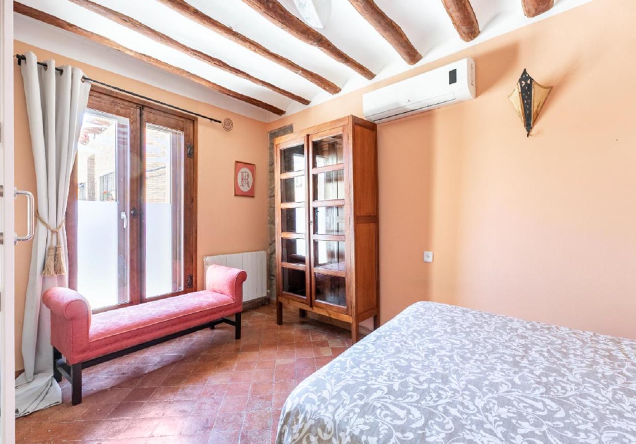Apartamentos Vino Tinto Adahuesca Bagian luar foto